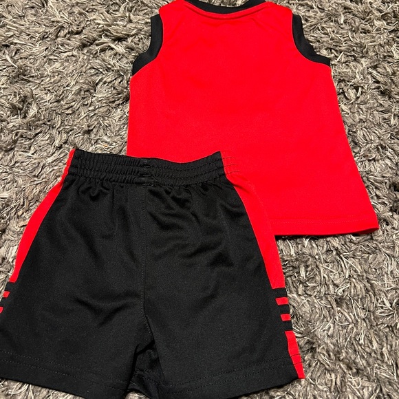Adidas Basketball 2piece Set Baby 6 months Black/Red - Picture 2 of 5